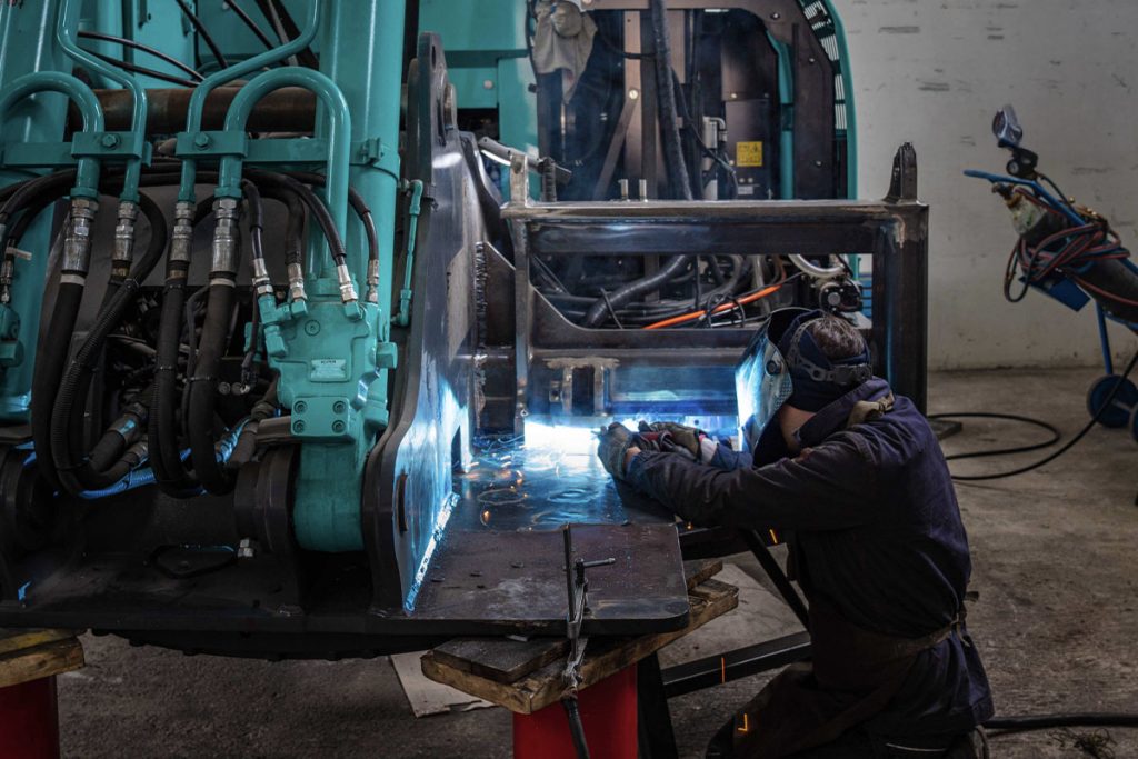 Rami Custom garantisce assistenza macchine industriali qualificata, supporto tecnico e personalizzazioni certificate per aziende e concessionarie - 3