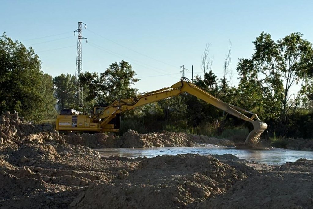 Rami Custom ditch cleaning excavator with engineered design, advanced modifications and tailored customization for industrial projects - 2