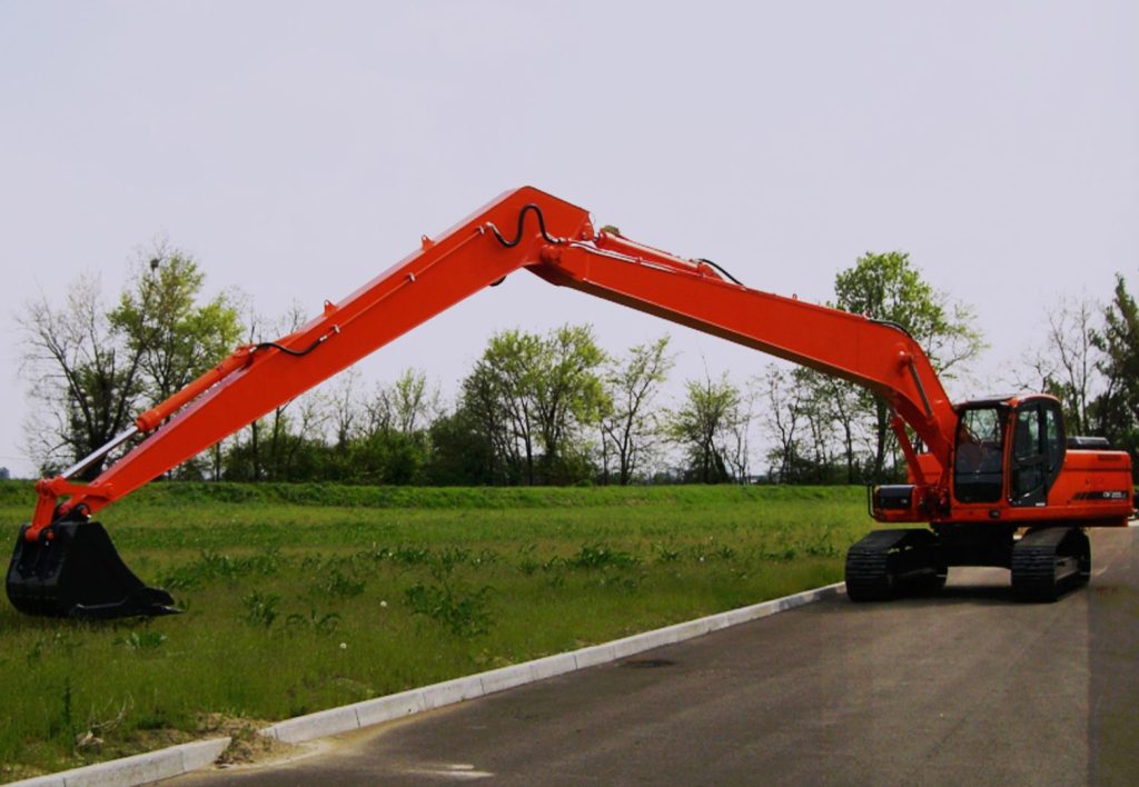 Rami Custom propone escavatori super long front certificati con progettazioni personalizzate e modifiche tecniche avanzate