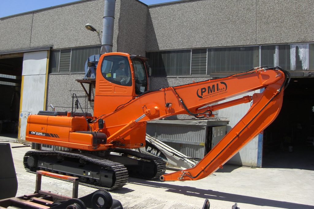Rami Custom material handler designed with reliable engineering, tailored modifications and advanced customization for industrial use - 1